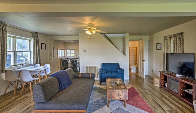 Lakefront Cottage 6 Miles to Downtown Toledo!