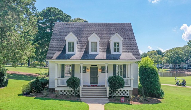 Lakefront cottage 9th green of Reynolds Lake Oconee Great Waters golf course