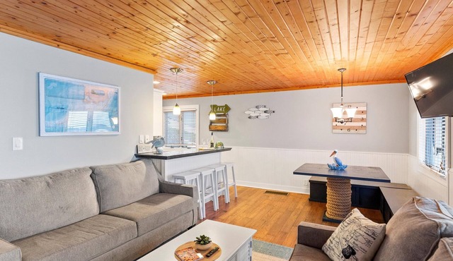 Lakefront Cottage at Rainbow Lake