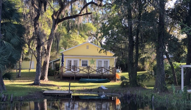 Lakefront Cottage,Boating, Fishing, pet friendly, internet