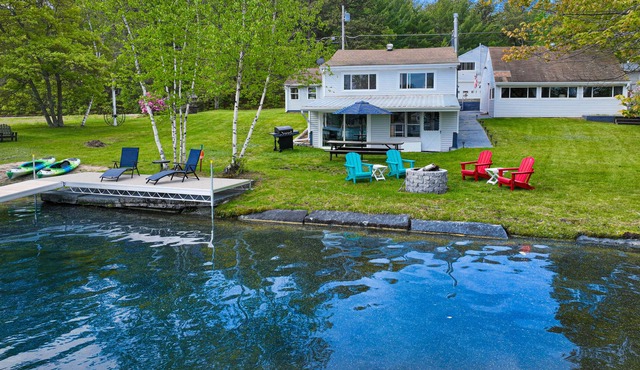 Lakefront cottage & bunkhouse with hot tub, game room, & fireplace - near skiing