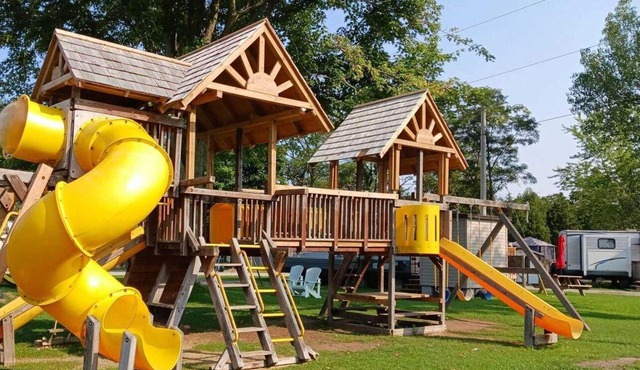 LAKEFRONT COTTAGE #5 - PRINCE EDWARD COUNTY - LAKE CONSECON RESORT