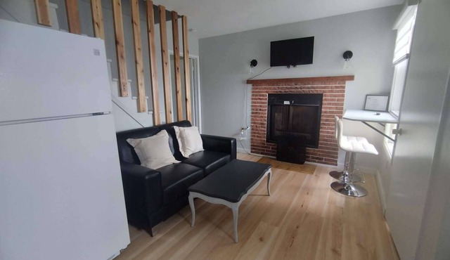 LAKEFRONT COTTAGE #2 - Less than 30 minutes to Sandbanks - LAKE CONSECON RESORT
