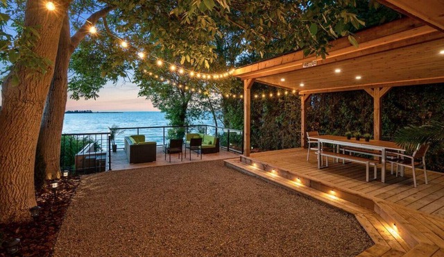 Lakefront Cottage - Bright & Cozy w/Stunning View
