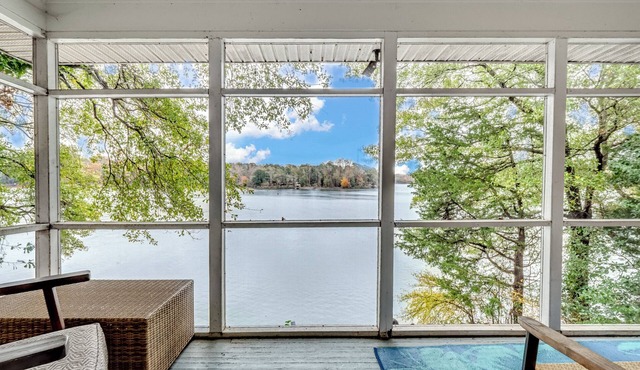 Lakefront Cottage Charlotte location, near White Water, Belmont, Airport