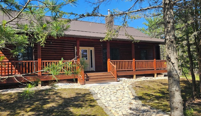 Lakefront cottage, construction 2023, with 300 ft private beach on Lake Huron