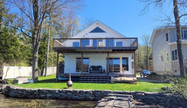 Lakefront Cottage - Dog Friendly