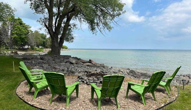 Lakefront Cottage for 6 in Upper State NY