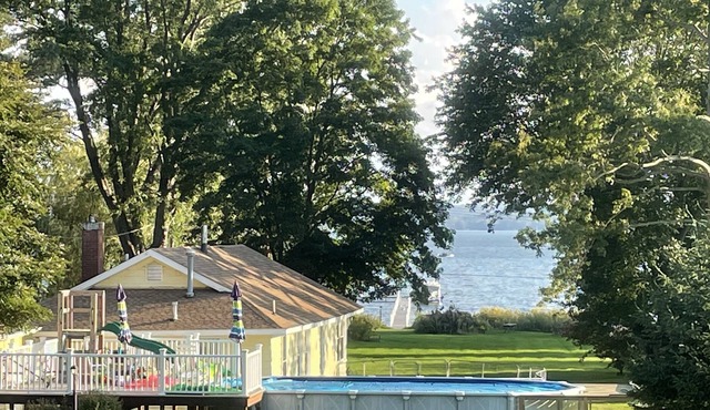 Lakefront Cottage, Heated Pool, Dog friendly, Fully Equipped for Fun! A/C, Quiet