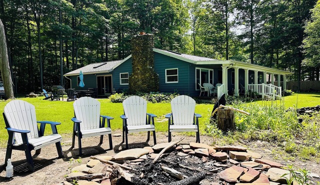 Lakefront Cottage Home for All Seasons Enjoyment on Beautiful Lake Erie!