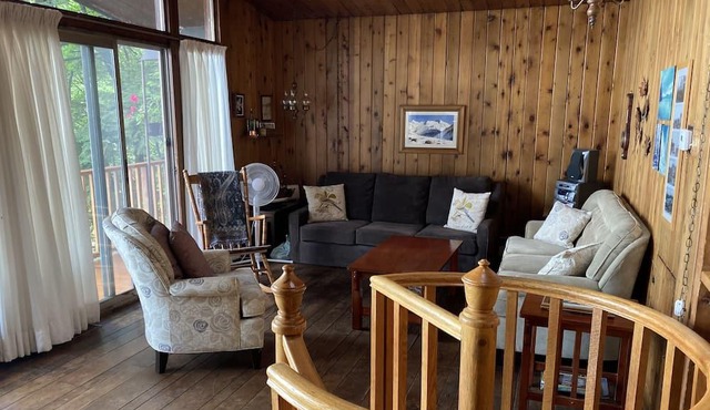 Lakefront Cottage in the Heart of Muskoka with South Facing Exposure