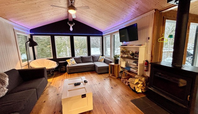 Lakefront Cottage near Tremblant