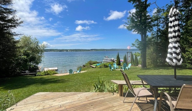 Lakefront Cottage on South Lake Leelanau, Dock, Pontoon Available, Dog Friendly