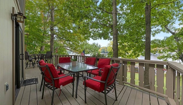 Lakefront Cottage on Apple Valley Lake