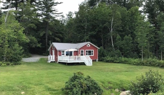Lakefront Cottage on beautiful Miles Pond w/dock.