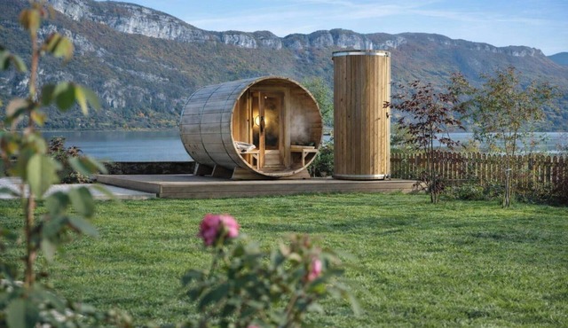 Lakefront cottage on Lake Bourget
