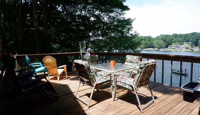 Lakefront Cottage on Pleasant Lake - sleeps 10