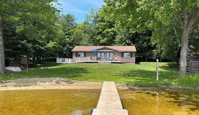Lakefront Cottage on South Manistique Lake
