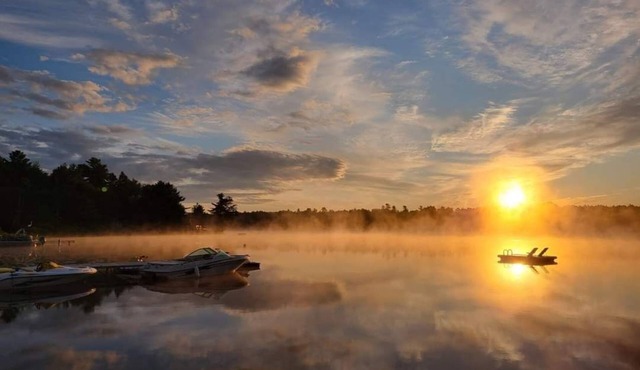Lakefront Cottage on the beach-George's Pond