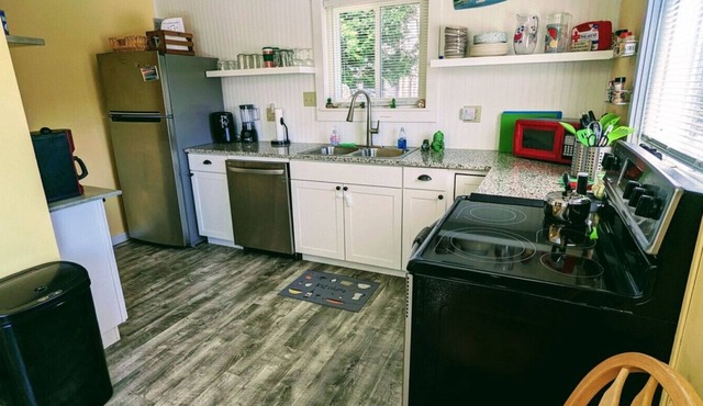 Lakefront cottage on Hamlin Lake!