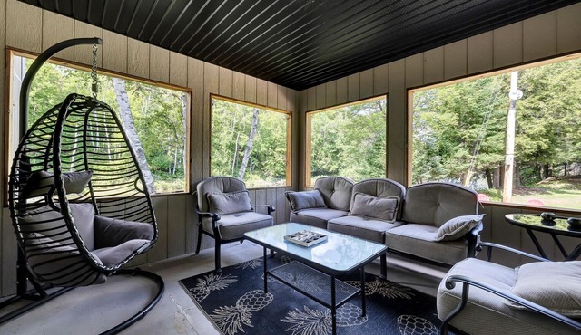 Lakefront Cottage | Peaceful Escape