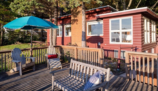 Lakefront Cottage | Private Beach + Sunset Views