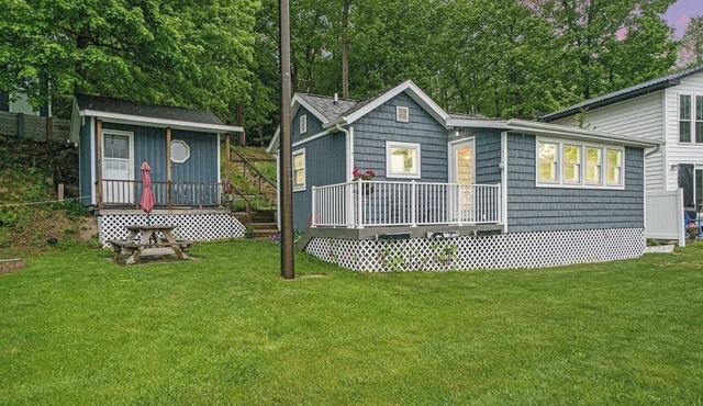 Lakefront Cottage Retreat with Sandy Beach