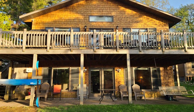 Lakefront cottage ready for adventures in the Keweenaw