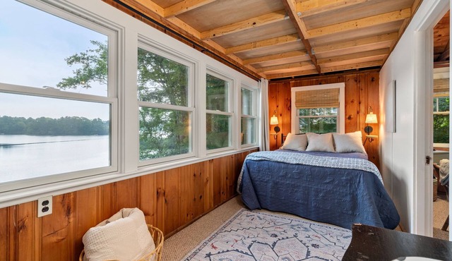 Lakefront Cottage Retreat: 3BR w/Fire Pit, BBQ & Dock