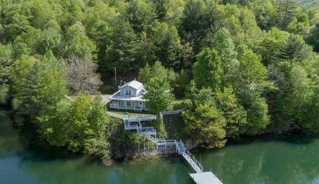 Lakefront Cottage - Spacious House w/Private Dock on Lake Nantahala