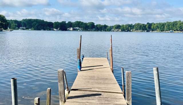 Lakefront Cottage - just north of Lapeer on private all lake sports lake
