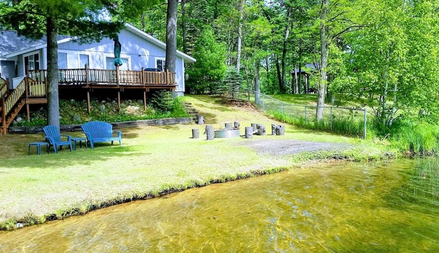 LAKEFRONT COTTAGE