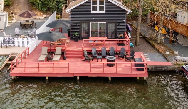 Lakefront Cottage-Ski-Golf-Snowboard- Watersports. 5 Bedrooms 9 Beds 2 Baths