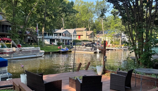 Lakefront Cottage in Locust Grove. Comfortable beds!