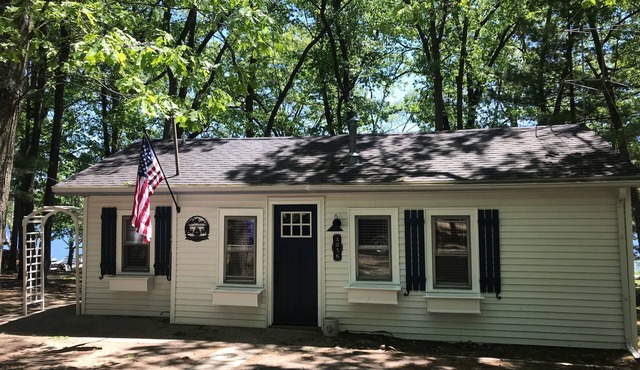 Lakefront Cottage on All-Sports Bass Lake, just 15 minutes from Tawas city.