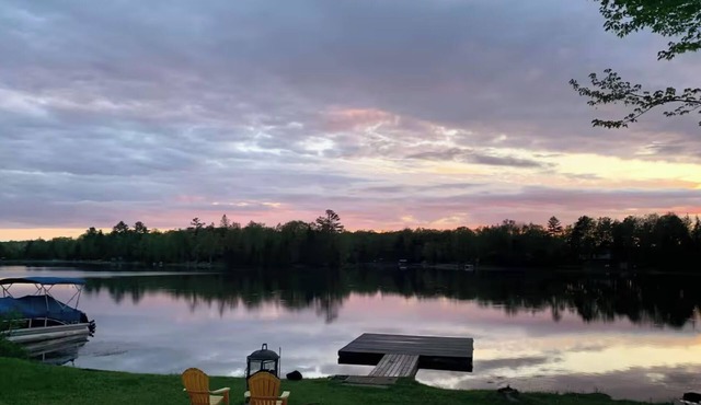 Lakefront Cottage w/Hot Tub & Starlink Near Bobcaygeon | Good Luck Sunset