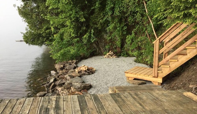 Lakefront Cottage With Spectacular View