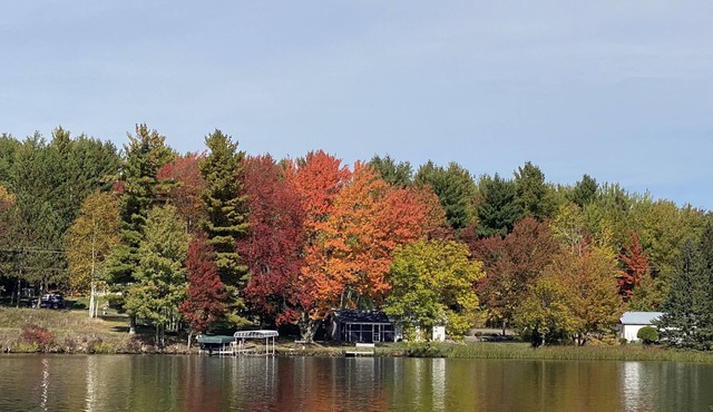 Lakefront cottage w/convenient access to restaurants, atv and snowmobile trails