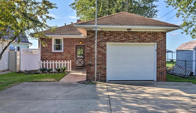 Lakefront Cottage w/Fishing & Private Yard!