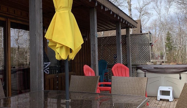 Lakefront cottage w/hot tub, fire pit , kayaks