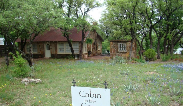 LAKEFRONT COTTAGE w/Private Dock On Lake Brownwood