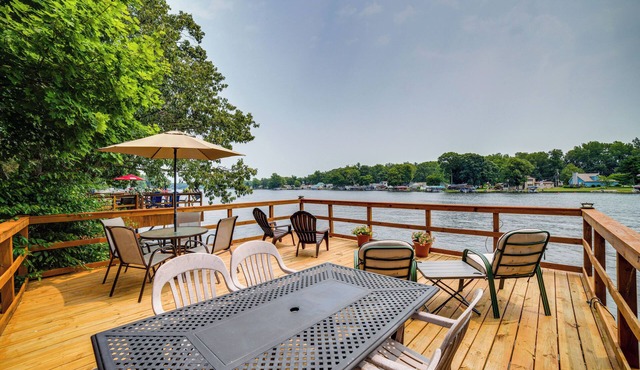 Lakefront Cottage w/Deck Near Indiana Beach!