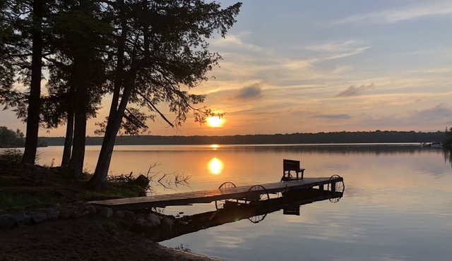 LakeFront Cottage W/Sand Beach! Quiet, Family Friendly Cottage W/700' Frontage