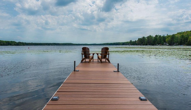 Lakefront Cottage with Cozy Cabin Appeal