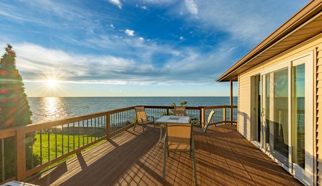 Lakefront cottage with amazing views