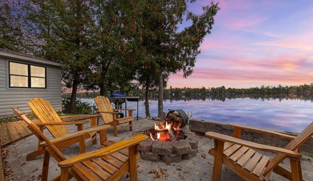 Lakefront cottage with Fireplace Sauna Mini forest