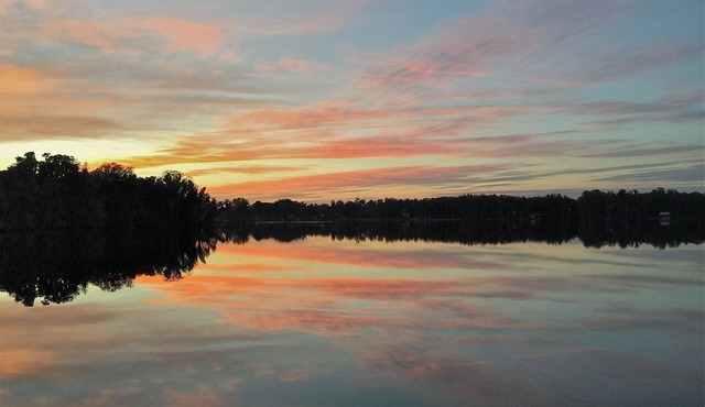 Lakefront Cottage with Gorgeous Sunset Views and Fishing from the Dock