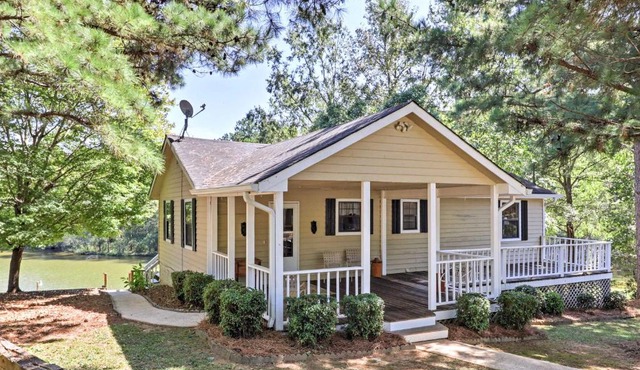 Lakefront Cottage with Private Hot Tub!