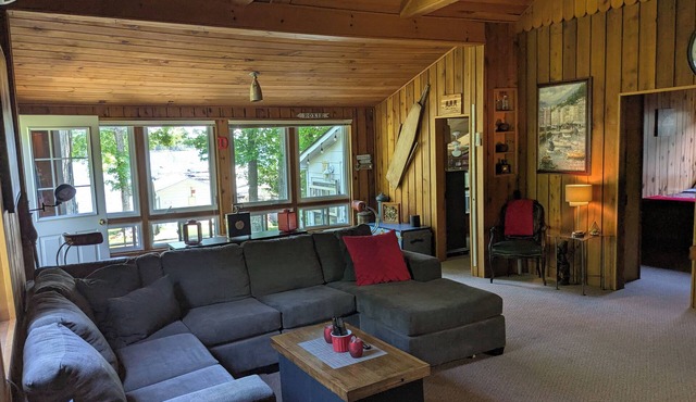 Lakefront cottagenTrue cottage charm.wide open lake views