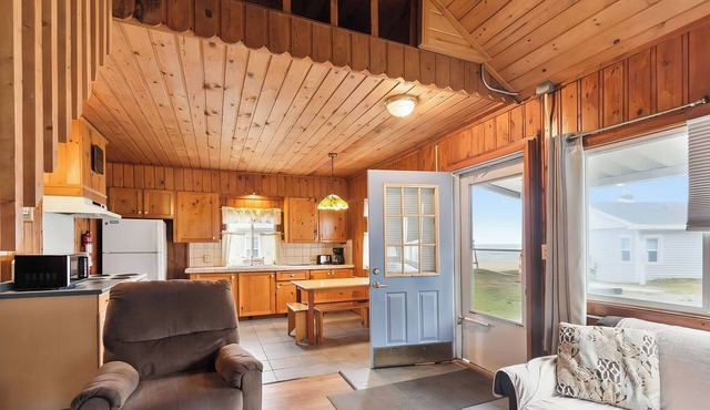 Lakefront Cottages 4 & 5 - 6BR Retreat for 12
